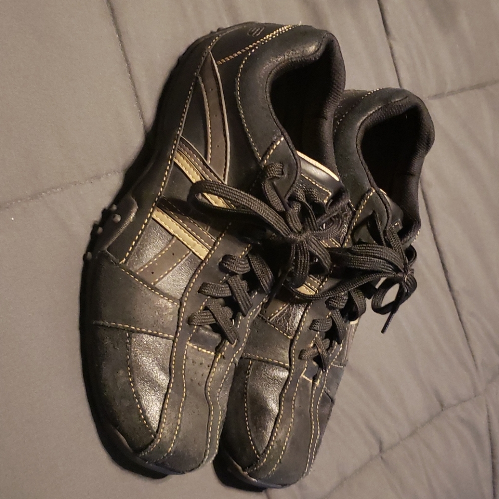 Skechers men's leather shoes size 9.5